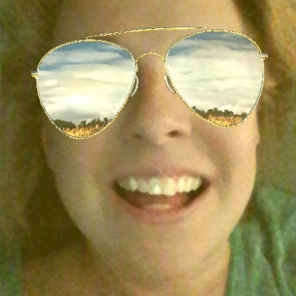 Meet your Posher, Lara - Picture 1 of 1